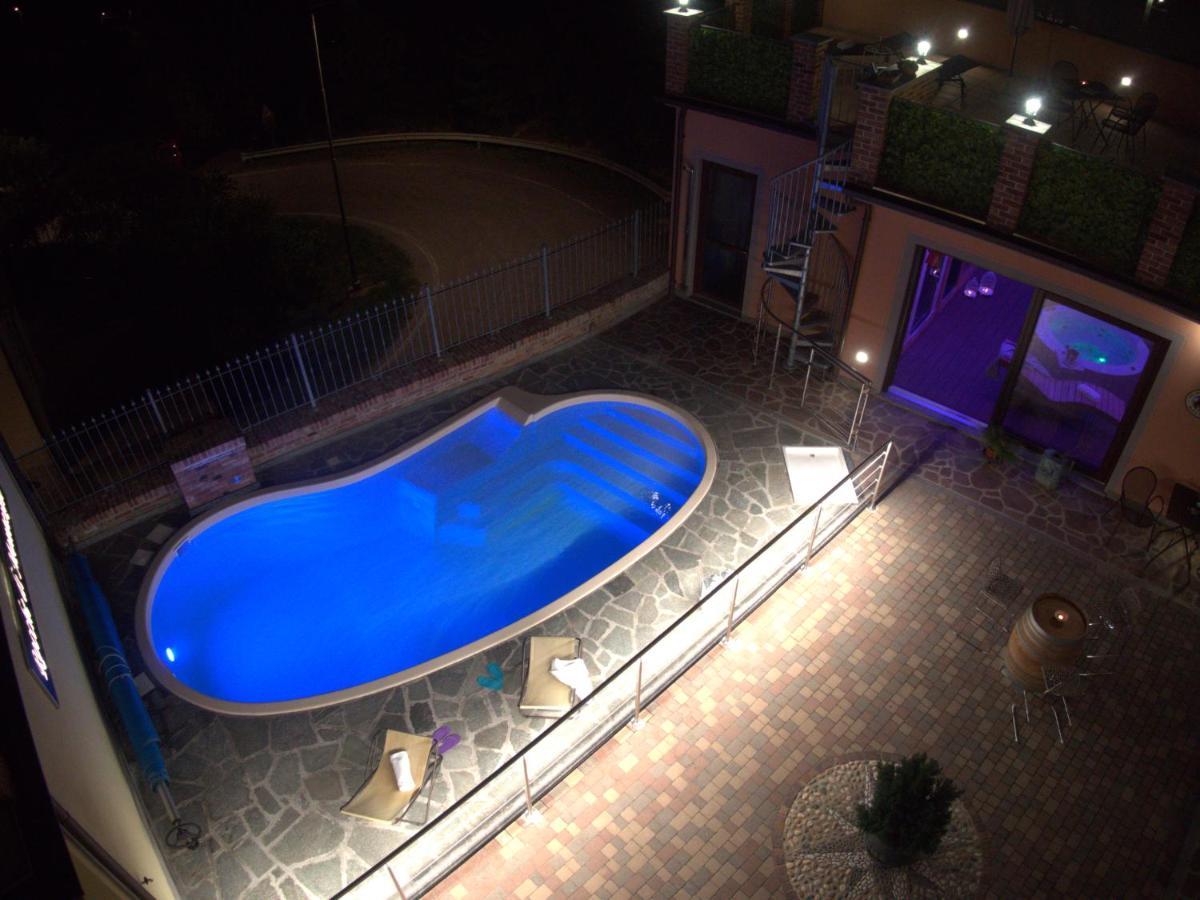 Rocche Di Montexelo - Green Key Apartments & Spa Monticello d'Alba Bagian luar foto