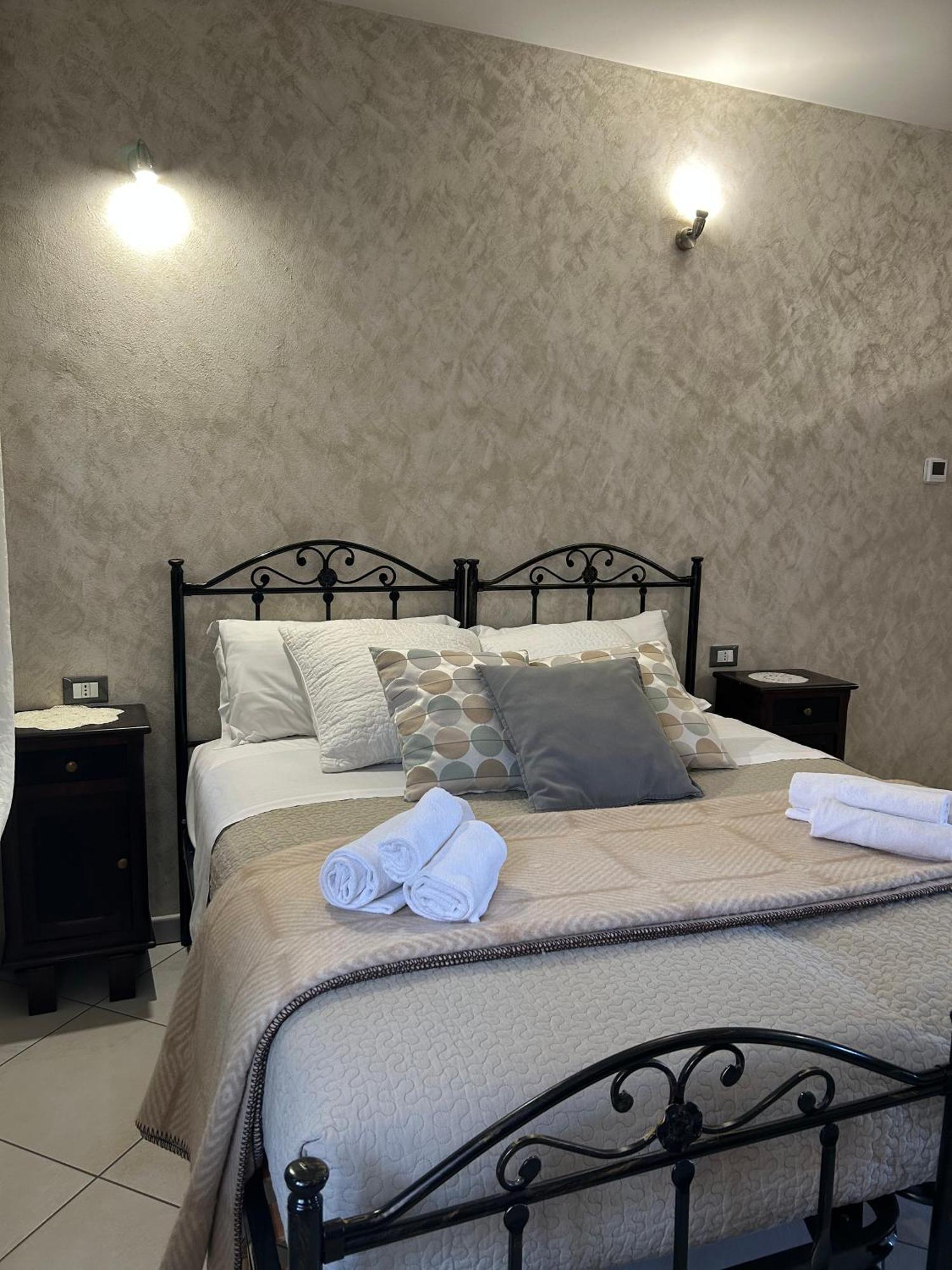 Rocche Di Montexelo - Green Key Apartments & Spa Monticello d'Alba Bagian luar foto